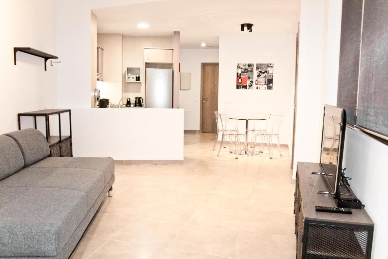 Urban Manesa Center With Private Patio *