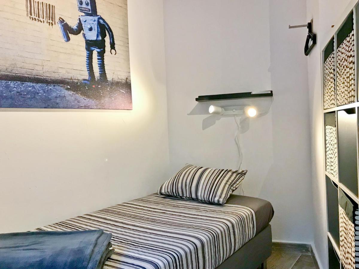 Urban Manesa Center With Private Patio *