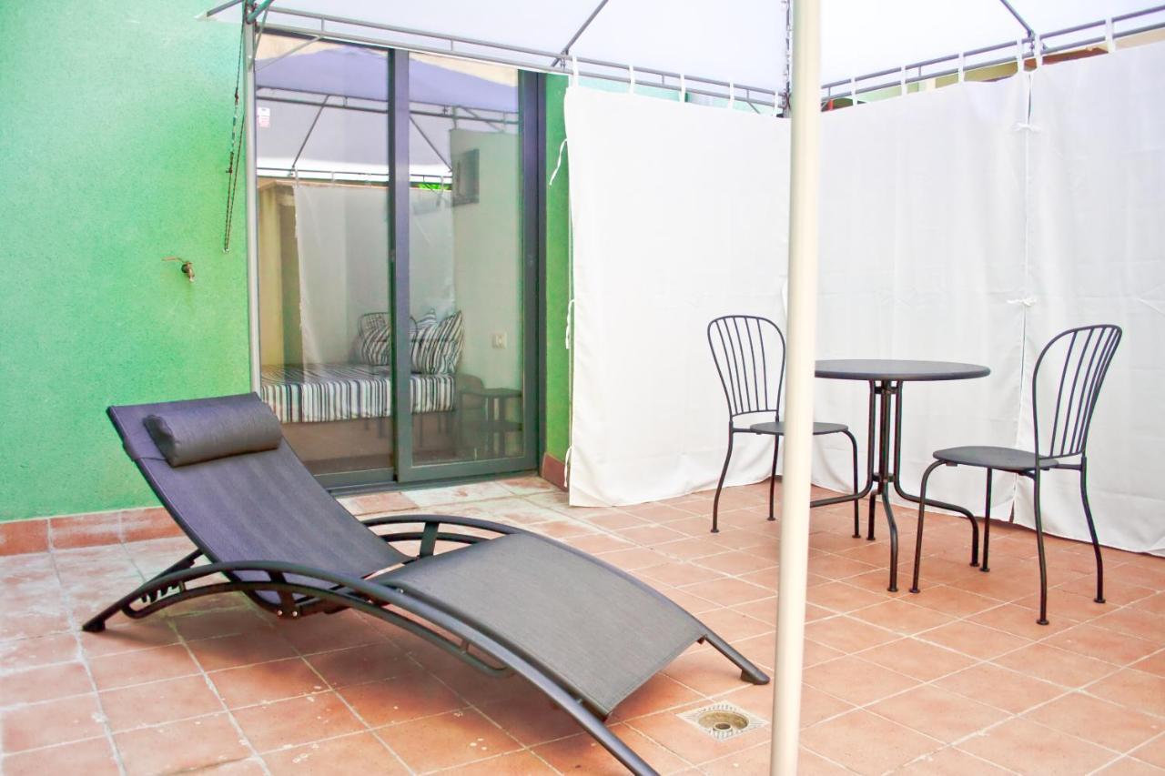 Urban Manesa Center With Private Patio